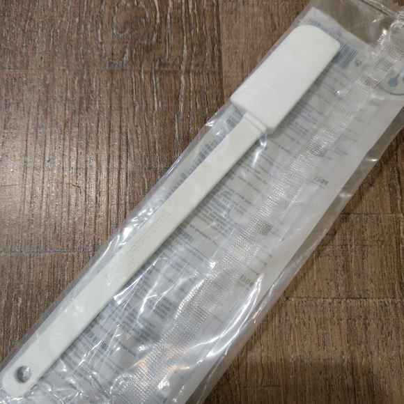 Pampered chef Mini skinny Scraper - Picture 1 of 1